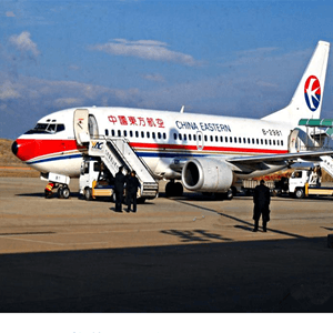 白云航空运输航空快运业稳步发展的原因是什么？